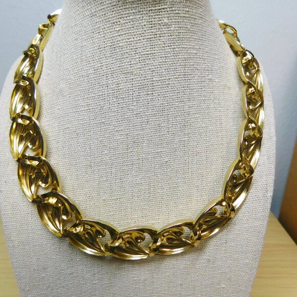 Vintage Gold Tone Abstract Link Necklace - 17.5" - Picture 4 of 4